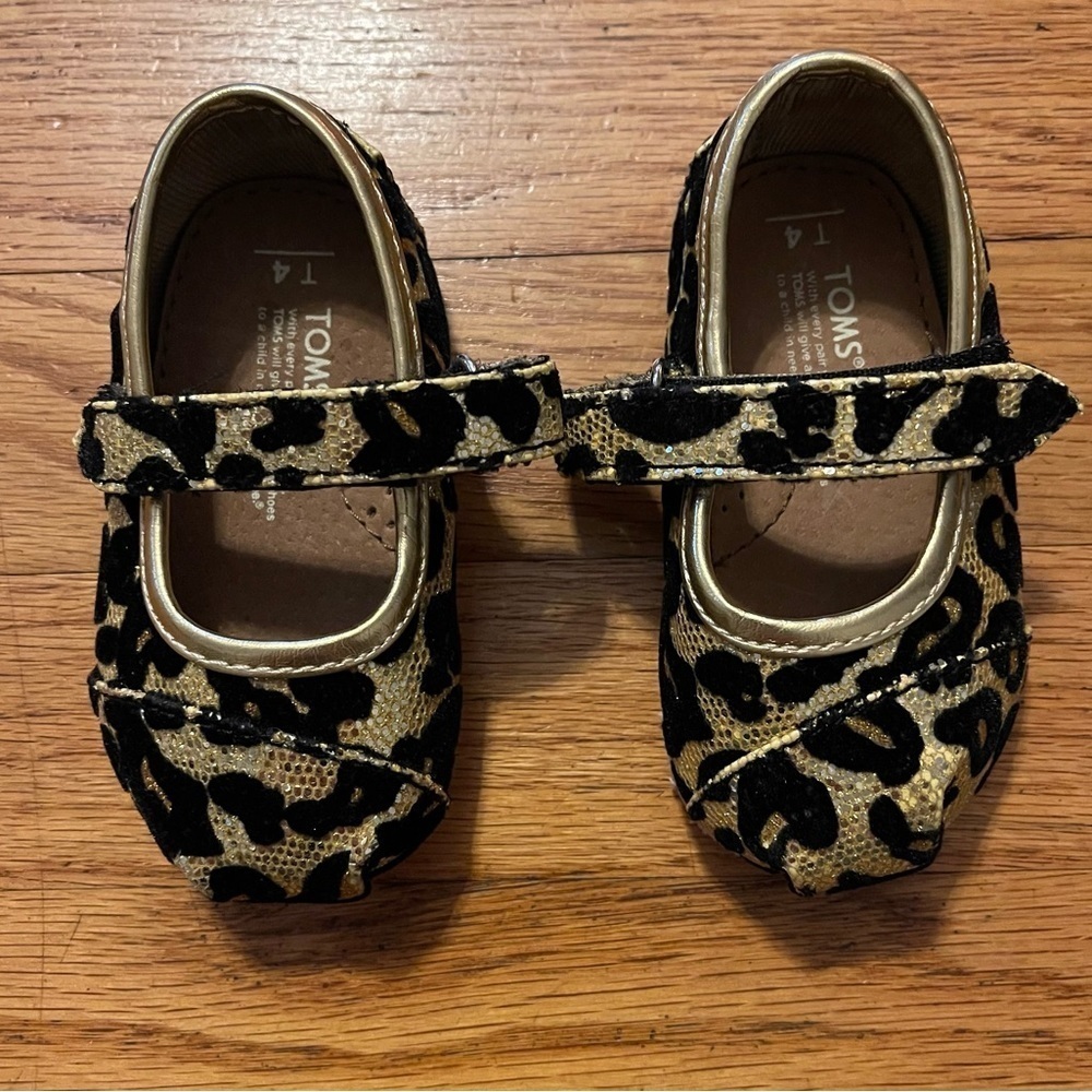Tom’s | Sparkly Gold Leopard Flats | Size 4
